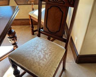 Dining Table with 6 chairs