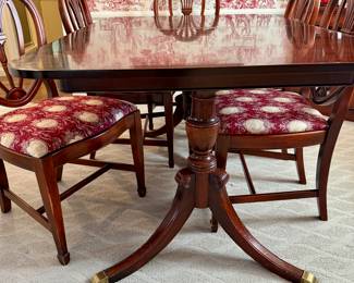 DREXEL TRAVIS COURT DINING TABLE.