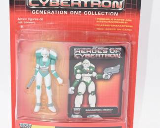 Hasbro Transformers Heroes of Cybertron Generation One Collection Paradron Medic Action Figure, 2001