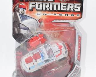 Transformers Universe Generation 1 Autobot Ratchet Deluxe Class 25th Anniversary Action Figure