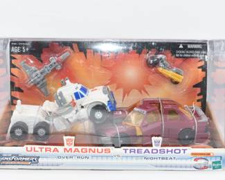 2004 Transformers Universe Ultra Magnus VS Treadshot Battle in a Box Action Figure Set