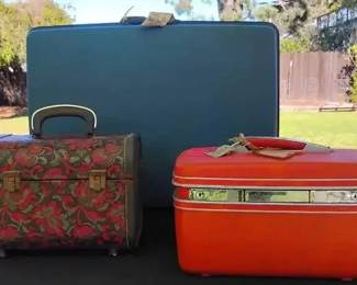 ST1107Vintage Luggage Lot
