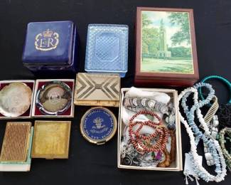ST1078Vintage Compacts And More