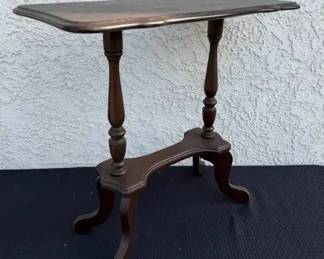 ST1019Vintage Wooden Accent Table