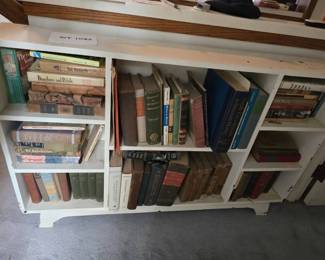 ST1077Vintage books and case