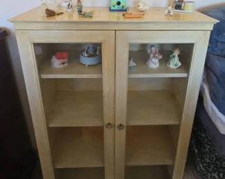 ST1089IKEA Hemnes Glass Door Cabinet In Light Beige plus figurines