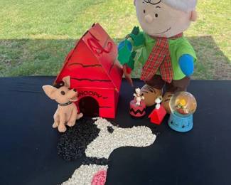 ST1030Vintage Peanuts Christmas Decor Mystery Lot