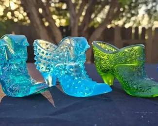 ST1072Fenton glass shoes