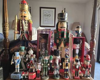 ST1075Nutcrackers galore