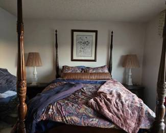 ST1076Queen size four post bed, nightstands, lamps and more
