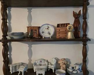 ST1082Disney miniatures and Shelf