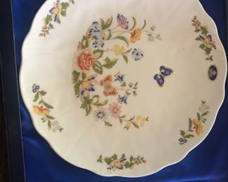 Vintage boxed cake plate with knife. Never used