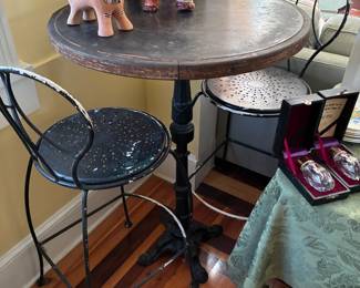 Parlor Table / 2 Chair Set $ 178.00