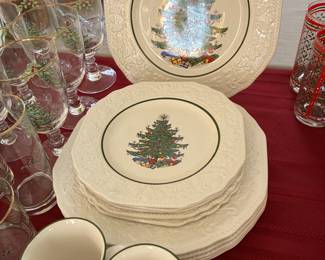 Cuthbertson Christmas Dish Set $ 84.00