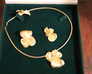 14K 18K & 21K GOLD  Jewelry Earrings, Necklaces, Bracelets & Brooches 