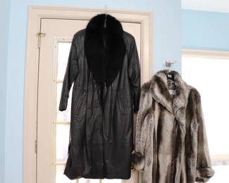 Leather Coat with removable Fur Collar 