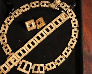 14K 18K & 21K GOLD  Jewelry Earrings, Necklaces, Bracelets & Brooches 