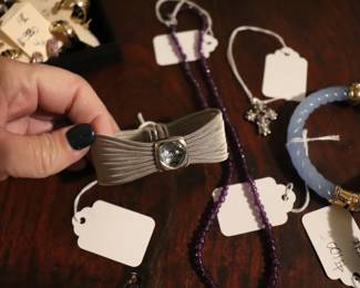 14K 18K & 21K GOLD  Jewelry Earrings, Necklaces, Bracelets & Brooches 