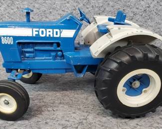 Vintage Ertl Diecast Ford Model 8600 Tractor