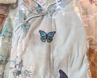 Many Oriental type outfits