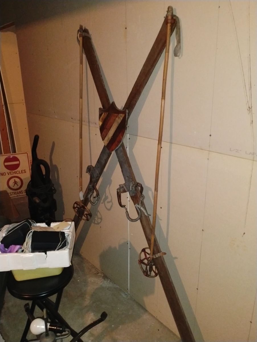 THIS SALE HAS A LOT OF DIFFERENT ITEMS TO CHOOSE FROM. WOODWORKING SUPPLIES, LAWN SUPPLIES, FURNITURE, HAND TOOLS, POCKET KNIVES,