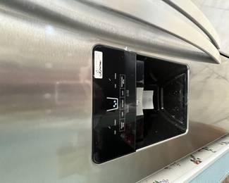 Whirlpool frig 5/25. Like new. Great pricing