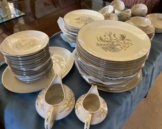 Franciscanware China set, Winter Bouquet