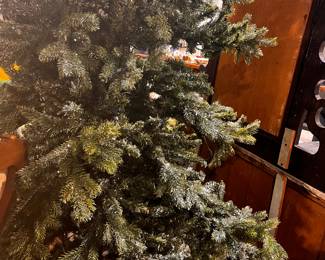 Frosty Tree 7’ (Cracker Barrel Tree) Nice