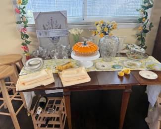 Drop side wood table, no chairs 