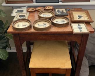 Old student desk with ink well
Scherenschnitte Pictures