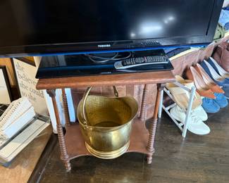 Old brass pot
Toshiba TV