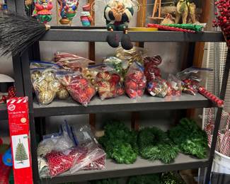 Large ornaments, garlands, and great decor 