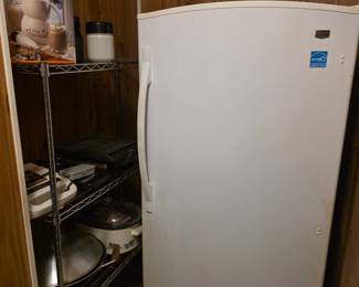 Refrigerator & more kitchen items 