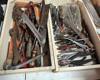 Garage - lots of tools! 