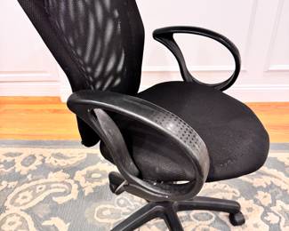 Black swivel office chair