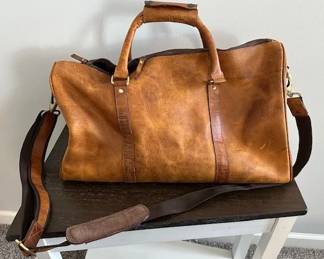 Top-quality leather men's duffle bag.