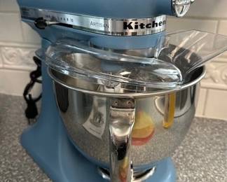 KitchenAid Artisan stand Mixeer in Blue Velvet.