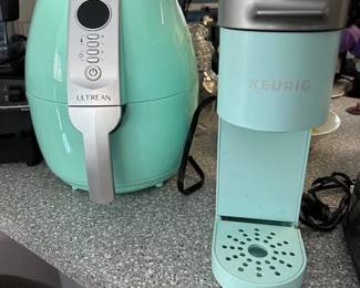 Ultrean 4.2 quart electric air fryer and Keurig K-Mini Automatic single cup.