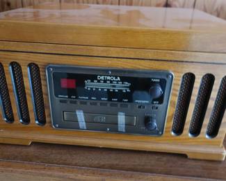 Detrola turntable and cassette am/fm