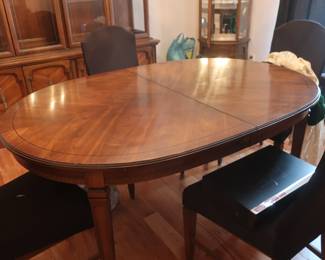dining room table and 5 chairs