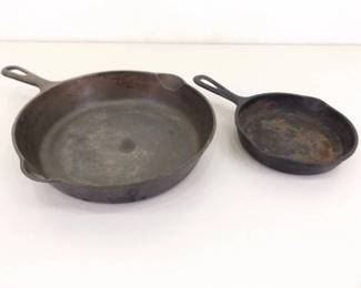 Lot of 2 Antique Griswold and Wagner Ware Cast Iron Skillets 
