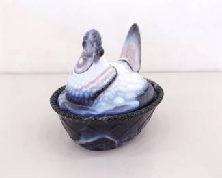 Vintage Westmoreland Purple Slag Glass Nested Hen Covered Bowl 
