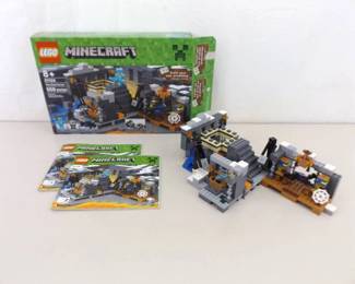 Retired Lego Minecraft #21124 The End Portal w/Box and Instructions 
