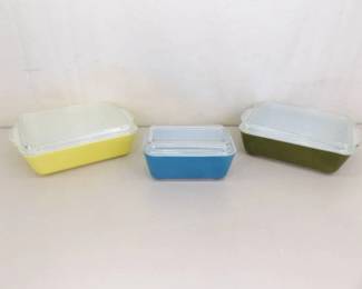 Set of 3 Lidded Pyrex Refrigerator Dishes
