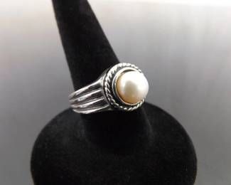 .925 Sterling Silver Pearl Ring Size 5
