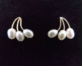 10k Yellow Gold Pearl Leaf Post Earrings
