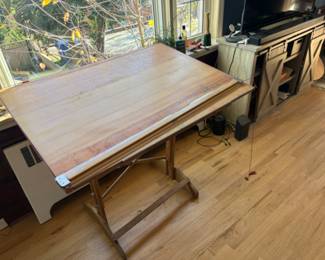 Drafting table 