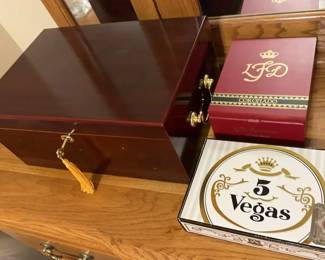 Large Lockable Desk Humidor with Key and Extras Cigar Storage Box