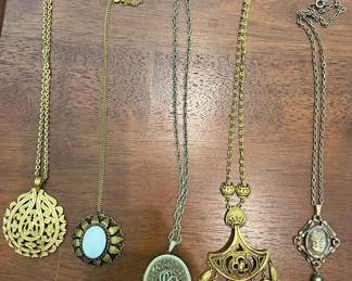 Pendant Necklaces 