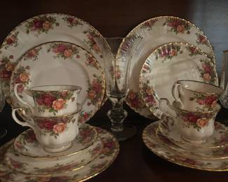 12 Full Place Settings Royal Albert